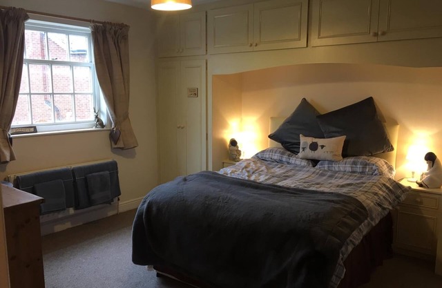 Lovely double room and huge bathroom in comfortable Farm House