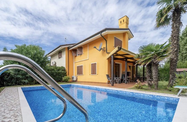 Lovely Duplex Villa with swimming pool and golf court view