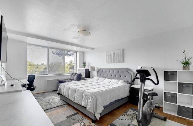 Lovely Duplex Apartment - Free Garage parking close to DC