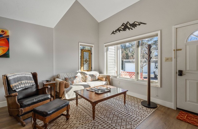 Lovely, fully remodeled getaway near Purgatory with fireplace, balcony, & patio