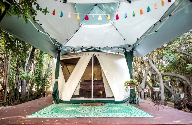 Lovely Glamping Tent for Three with a Shared Pool near Lakeside, California