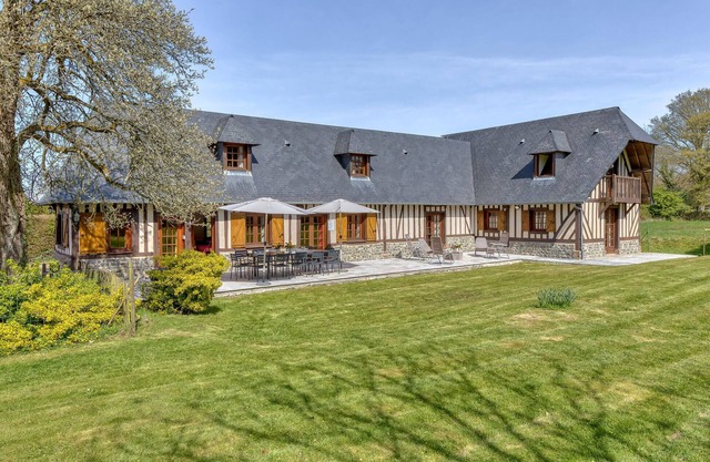 Lovely home in Saint-Etienne-l'Allier