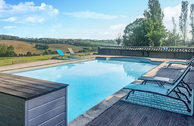 Lovely home in Monclar-De-Quercy