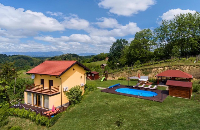Lovely home in Bobovec Rozganski