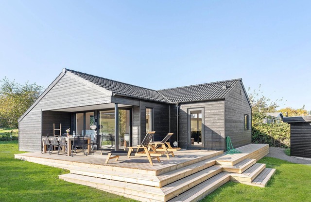 Lovely home in Allinge with WiFi