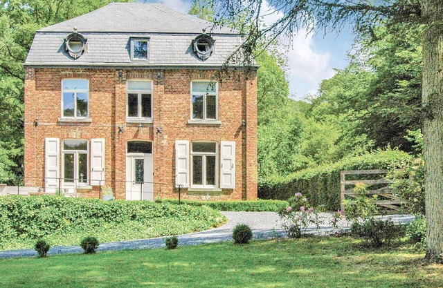 Lovely home in Beauraing
