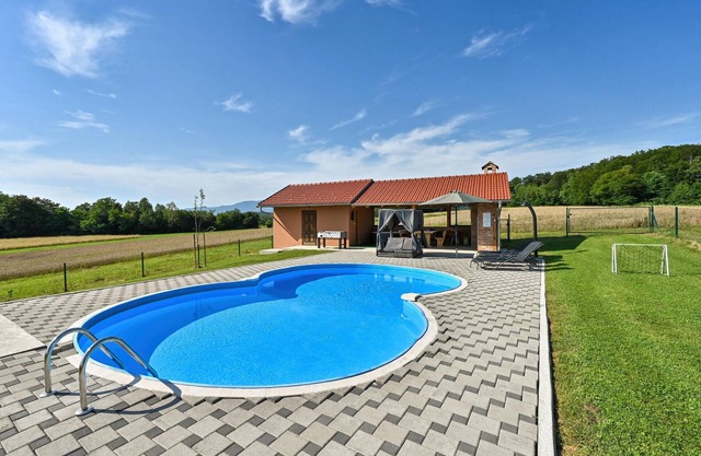 Lovely home in Bocadir with WiFi