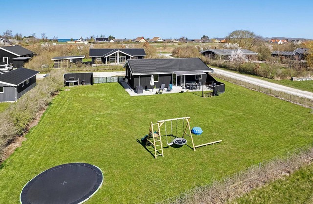 Lovely home in Føllenslev with WiFi