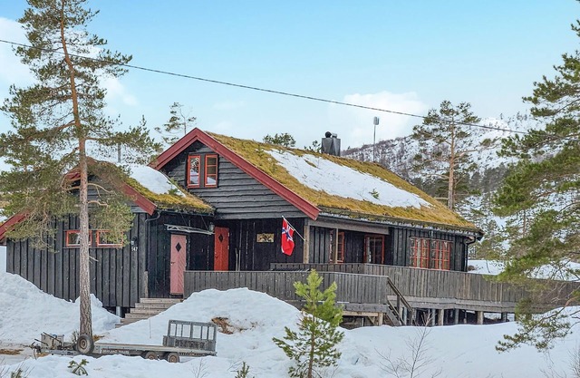 Lovely home in Fossdal with WiFi