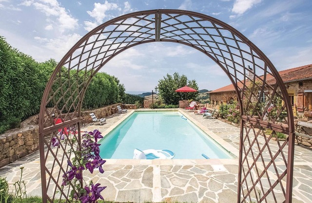 Lovely home in Thizy-les-Bourgs