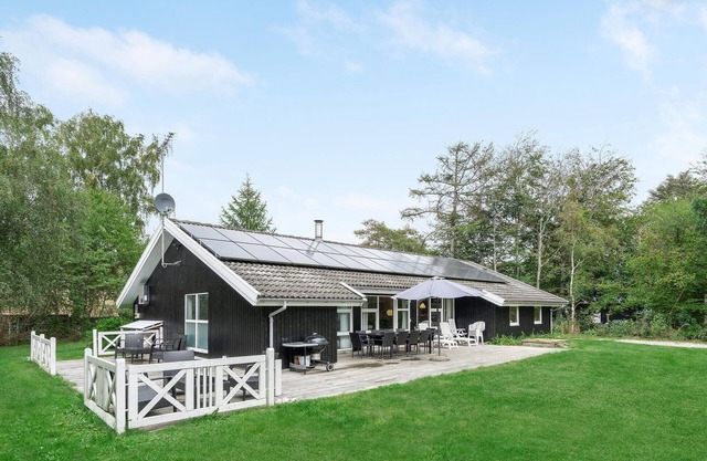 Lovely home in Græsted with kitchen