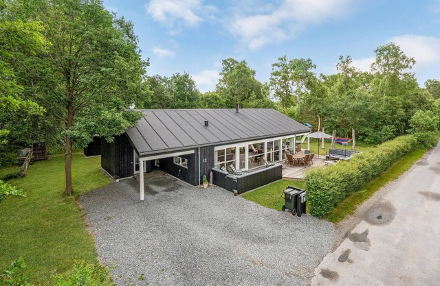 Lovely home in Grenaa with kitchen