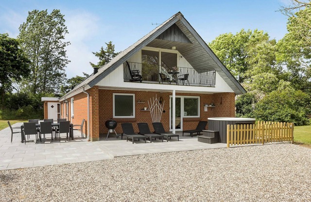 Lovely home in Højslev with WiFi