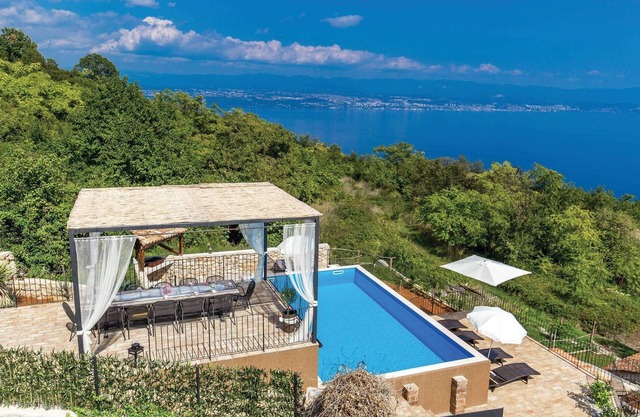 Lovely home in Moscenicka Draga