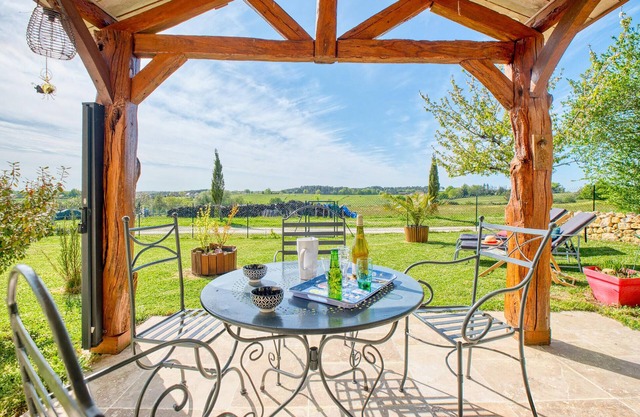 Lovely home in Les Lèches