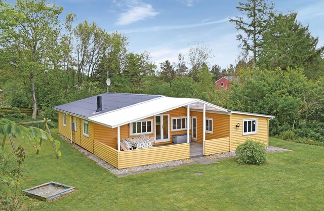 Lovely home in Oksbøl with sauna