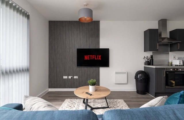 Lovely Home Near Canal, Park, & Central MK