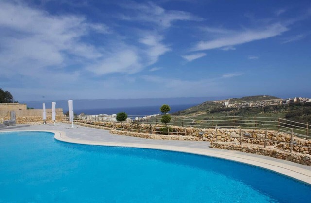 Lovely home with beautiful view with communal pool