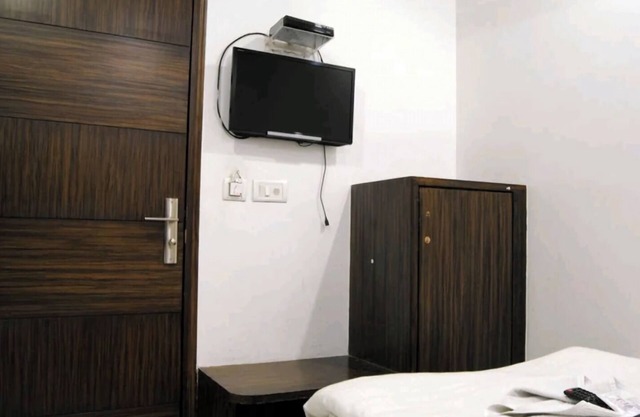 Lovely hotel room with AC in bustling DL