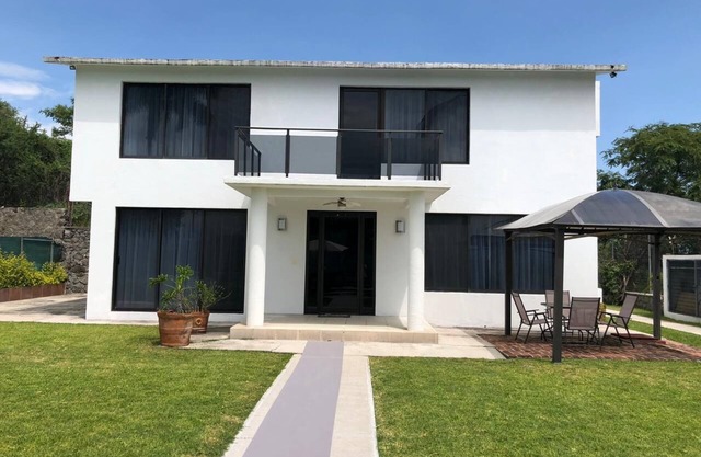 Lovely house with private garden and pool near Cuernavaca in Xochitepec Morelos
