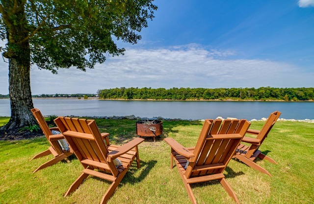 Lovely Lakefront Apartment w/Boat Ramp Access
