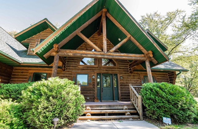 LOVELY LAKEFRONT HOME ON THE SHORES OF CASTLE ROCK LAKE WITH PRIVATE PIER