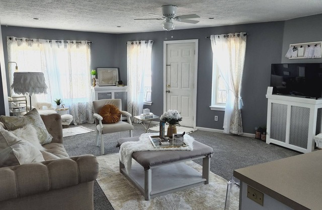 Lovely Lakewood: Entire 2 bdrm unit. MINUTES from downtown, Airport, hospitals!