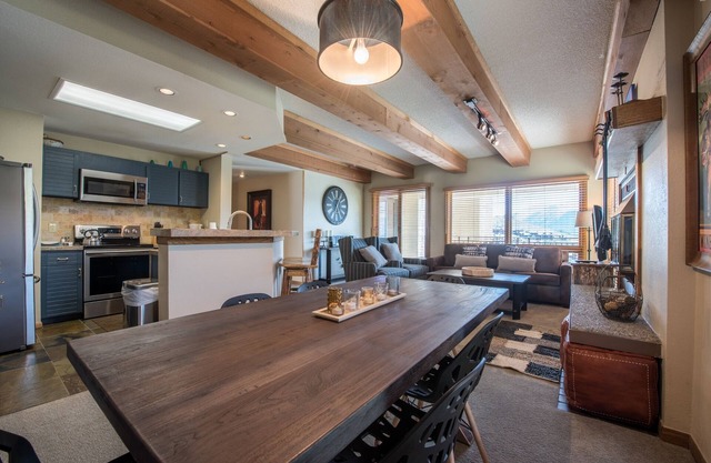 Lovely Modern Plaza Condo - No Cleaning Fee! by RedAwning
