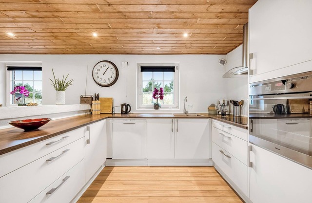 Lovely pool house on a lovely secluded plot by Søndervig - 1017
