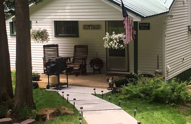 Lovely, private cottage located on the main channel of the St. Lawrence River.