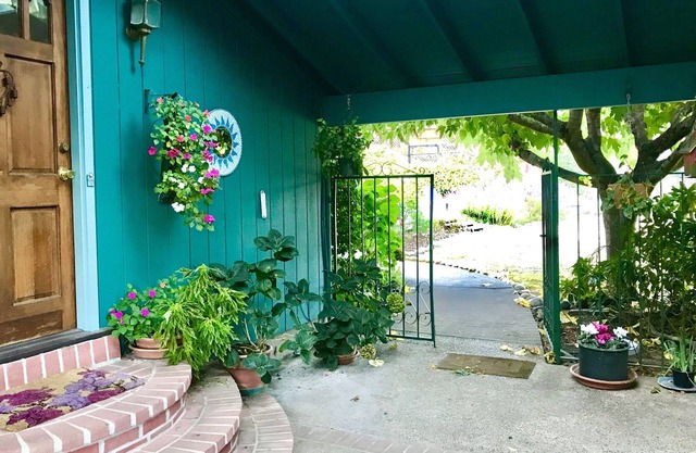 Lovely, Private, VERY Comfortable 'Home Away From Home' amidst Scenic Redwoods