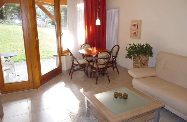Lovely, quiet 4-star apartment for two - close to village and lake - Wi-Fi