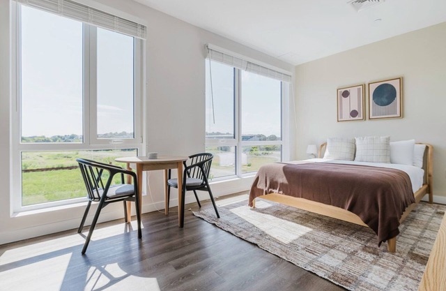 Lovely Revere Studio w/Courtyard, Game Room, W/D, A/C, by Blueground