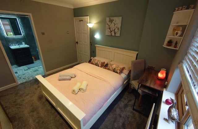 Lovely room with ensuite in a quiet house
