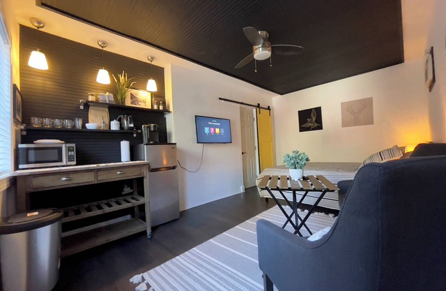 Lovely Spacious Guesthouse in Mills 50 District, Orlando