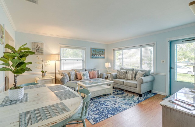 Lovely St Pete Beach Cottage, Walk to Beach & Town