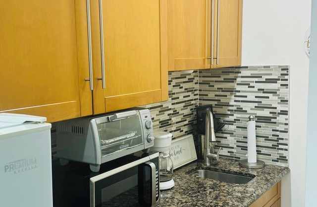 Lovely Studio close to Airport, Wynwood and Downtown free WiFi and Parking