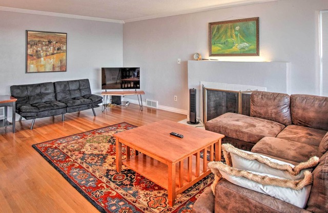 Lovely Tacoma Home w/ Water & Mountain Views!