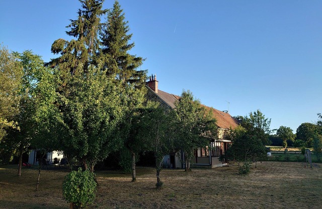 Lovely traditional Berrichonne cottage close to Saint Benoit Du Sault