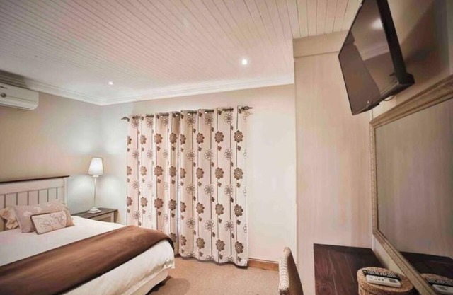 Lovely Two Bedroom Cottage No Loadshedding