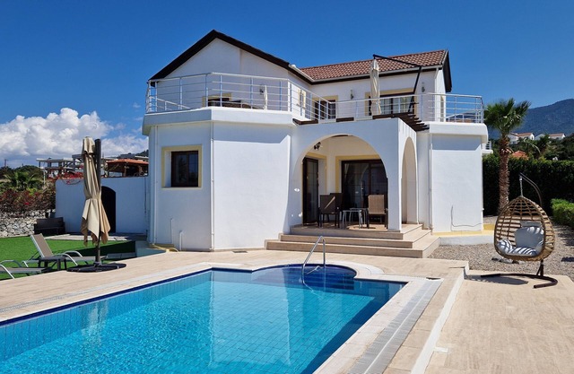 Lovely Villa With Private Pool, Superb Sea & Mountain Views, for families/adults