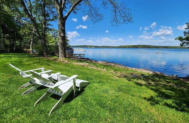 Lovely Waterfront Cottage with Great Views, Sunsets