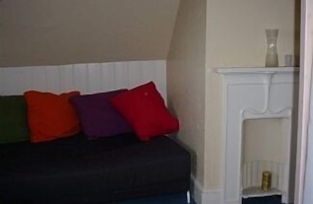 Low Cost Guest suite in beautiful Surrey just 50 minutes from Central London.