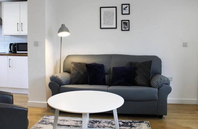 Low Cost, Pet Friendly 4 Bed + Parking (01)