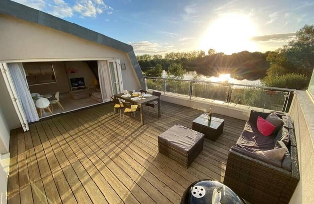 Lower Mill Estate Penthouse Apartment with Spa Access included