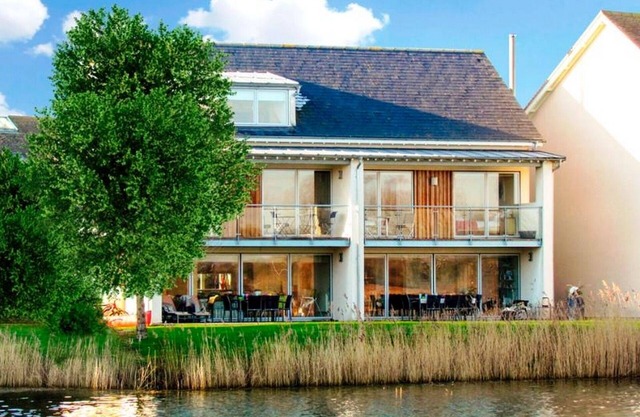 Lower Mill holiday house rental with beach/lake nearby, balcony/terrace and golf