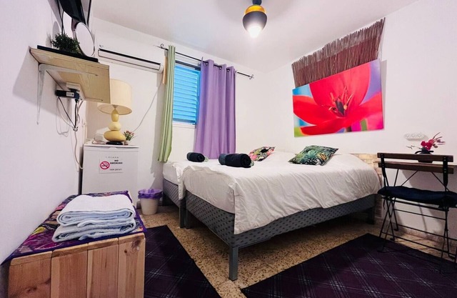 Lowest Place on Earth B&B Private Cosy Double Room Shared Bathroom and Kitchennn