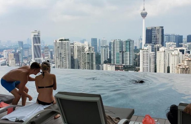 Lucentia Lalaport BBCC, Stuning Infinity Pool