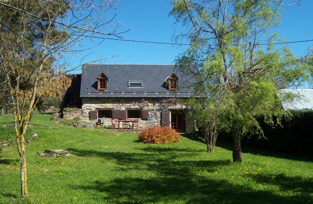 LUCHON 10mn away CHALET DE CHARME GRANGE 3* (charming chalet)
