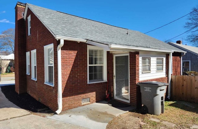 Lucky 13 Retreat – Cozy 2BR Getaway Near Downtown Greenville!